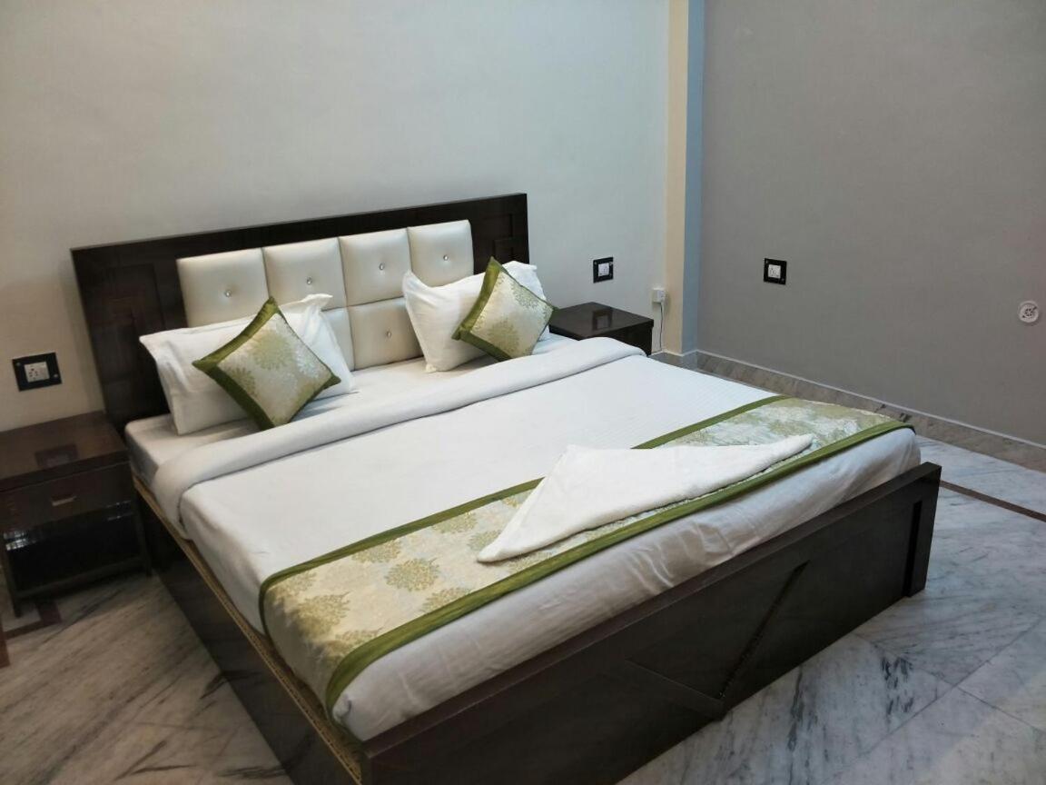 Surabhi Garden Inn لاكناو المظهر الخارجي الصورة