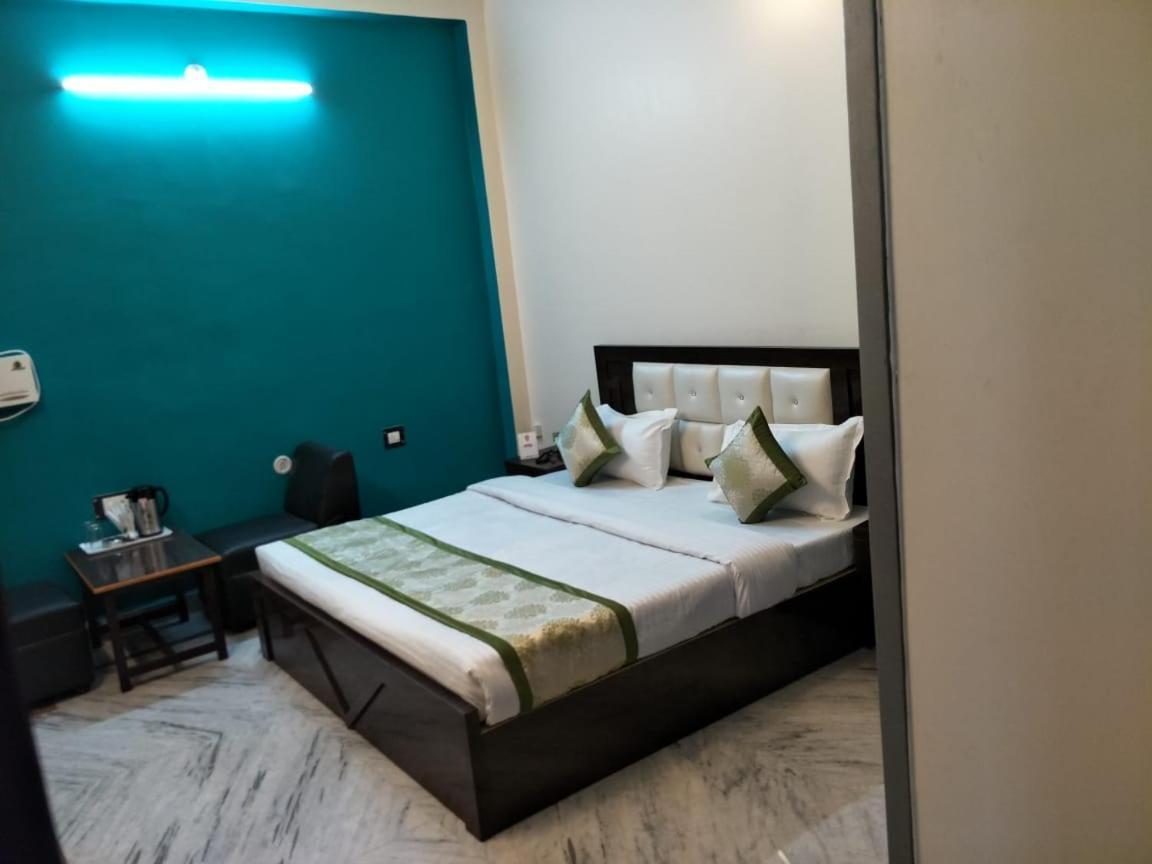 Surabhi Garden Inn لاكناو المظهر الخارجي الصورة