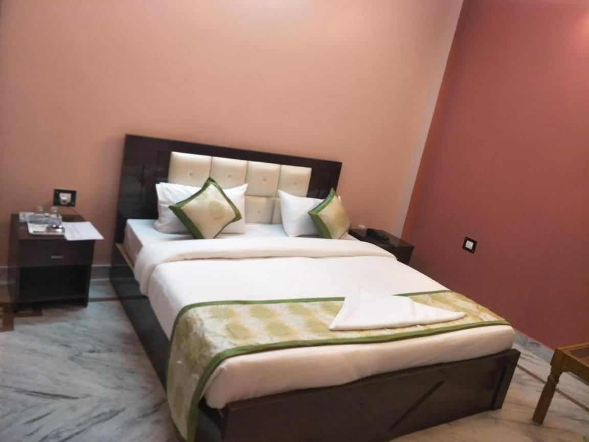 Surabhi Garden Inn لاكناو المظهر الخارجي الصورة